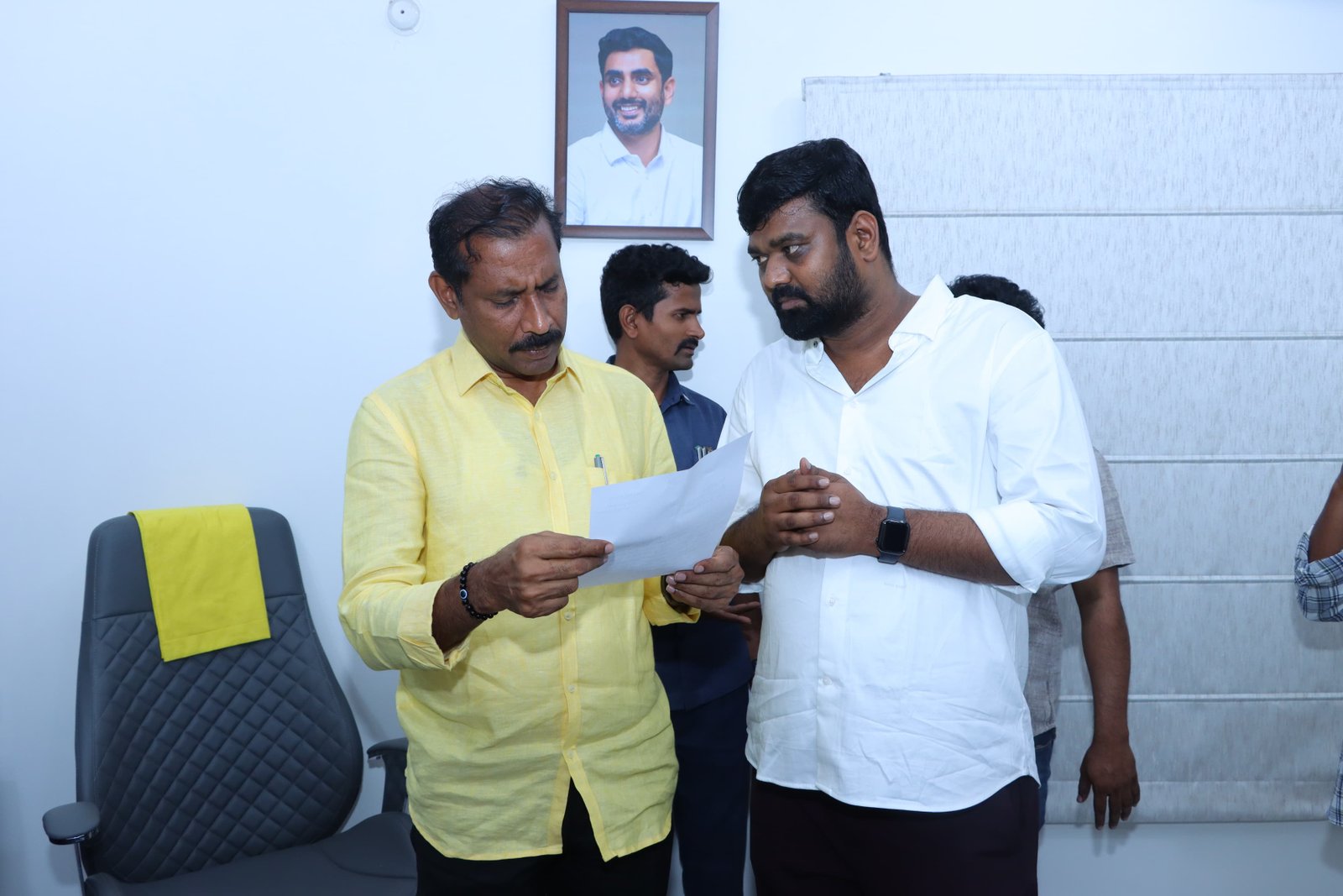 రాజకీయ ఎదుగుదలకు అడ్డంకులు....న్యాయం చేయాలని రాష్ట్ర అధ్యక్షుడికి వినతి