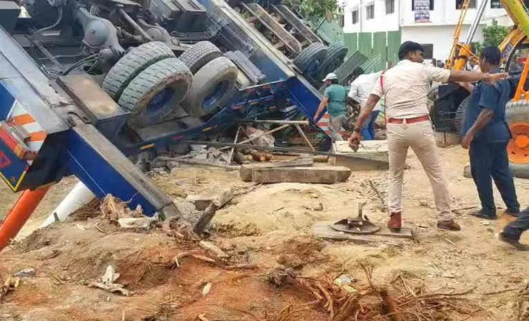 తిరుపతిలో ఘోర క్రేన్‌ ప్రమాదం.. ముగ్గురు కార్మికులు మృతి!