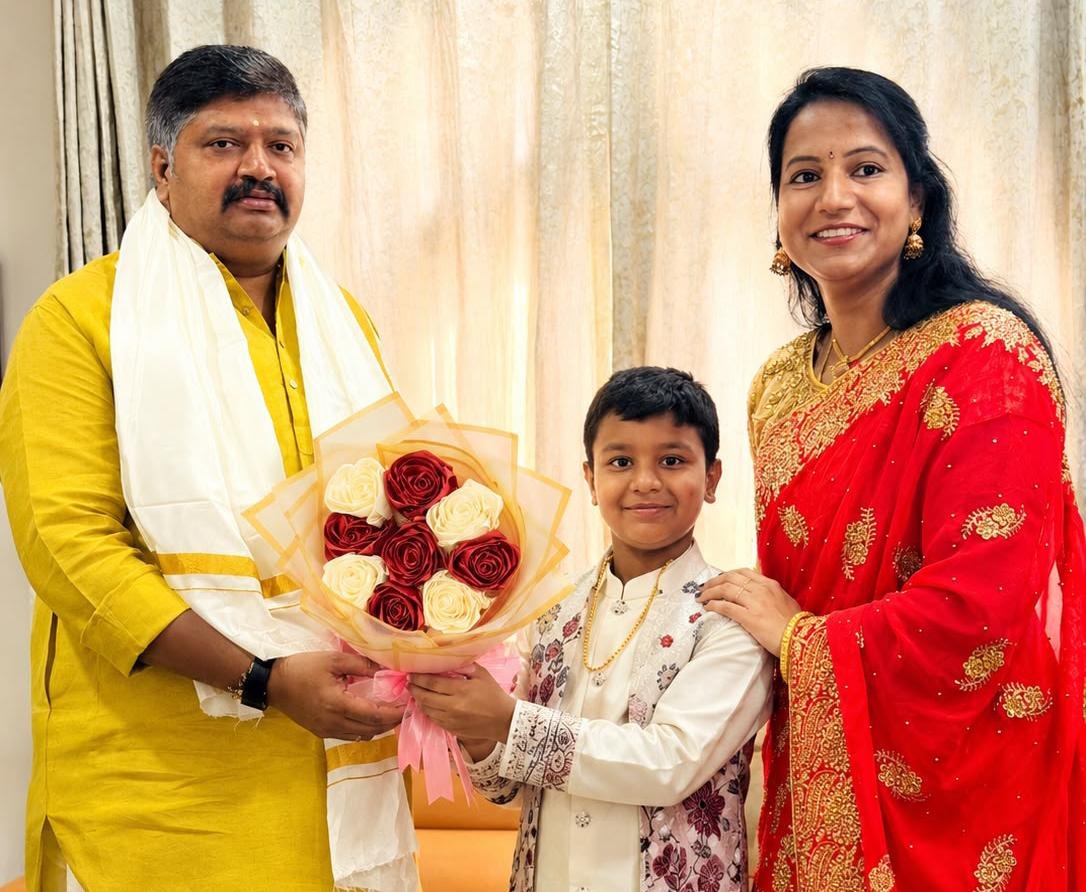 అవార్డు అందుకున్న రోజా చౌదరి కు చిత్తూరు ఎమ్మెల్యే గురజాల  జగన్‌మోహన్ అభినందనలు!... - Additional Image